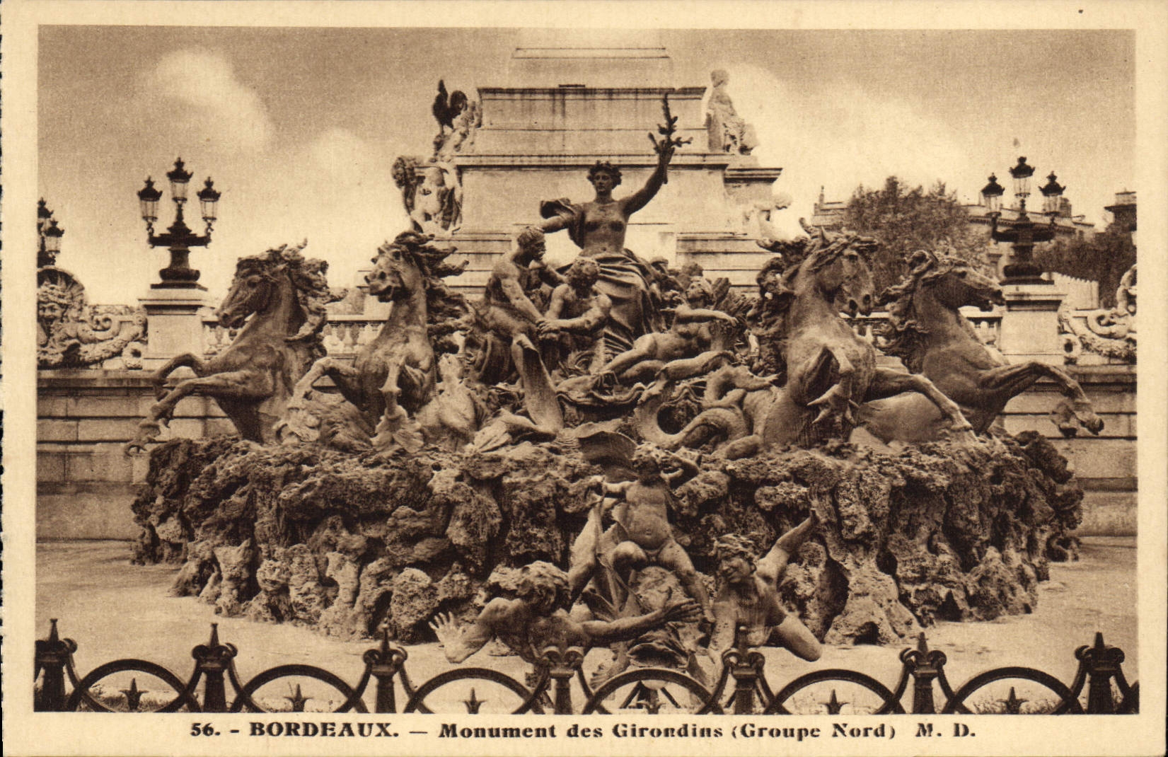 CPA Bordeaux Monument des Girondins Groupe Nord