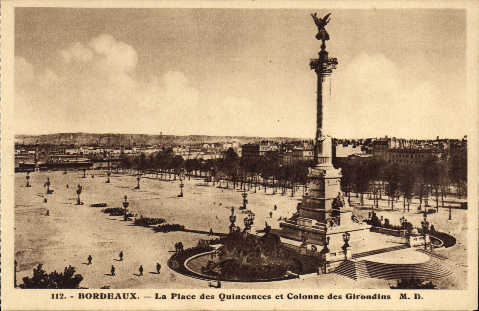 CPA Bordeaux La Place des Quinconces et Colonne des Girondins 
