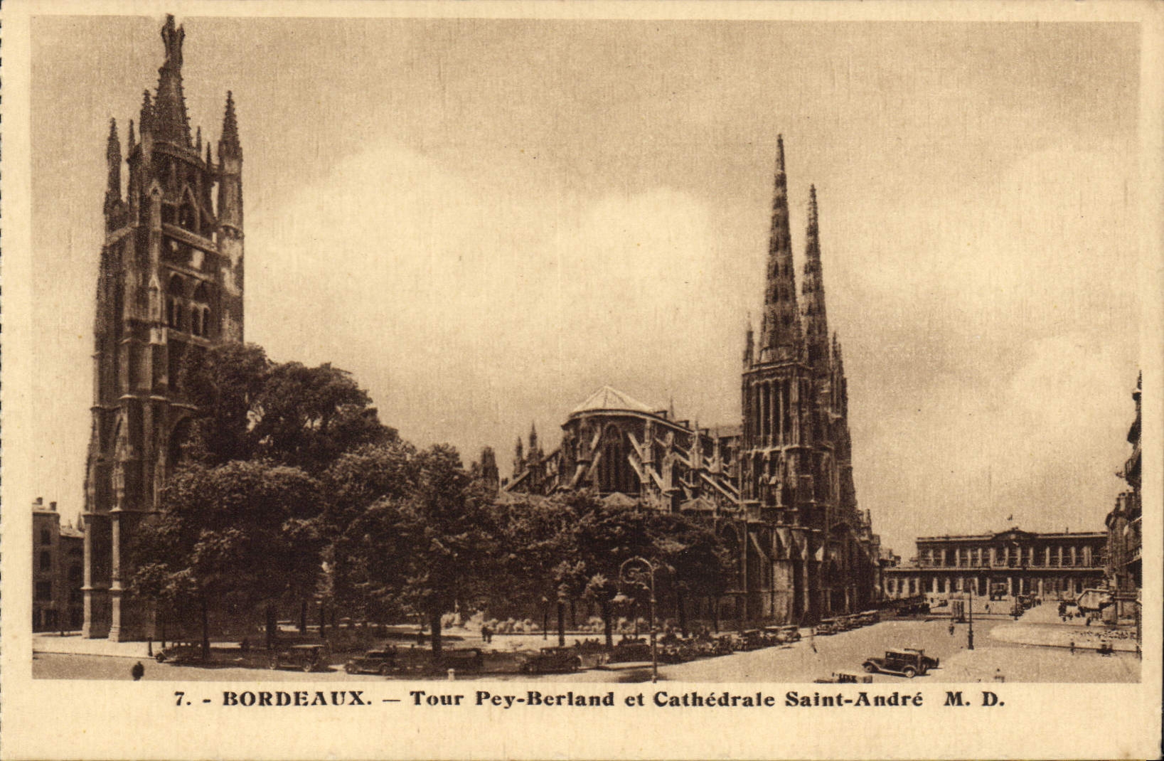CPA Bordeaux Tour Pey Berland et Cathedrale Saint Andre