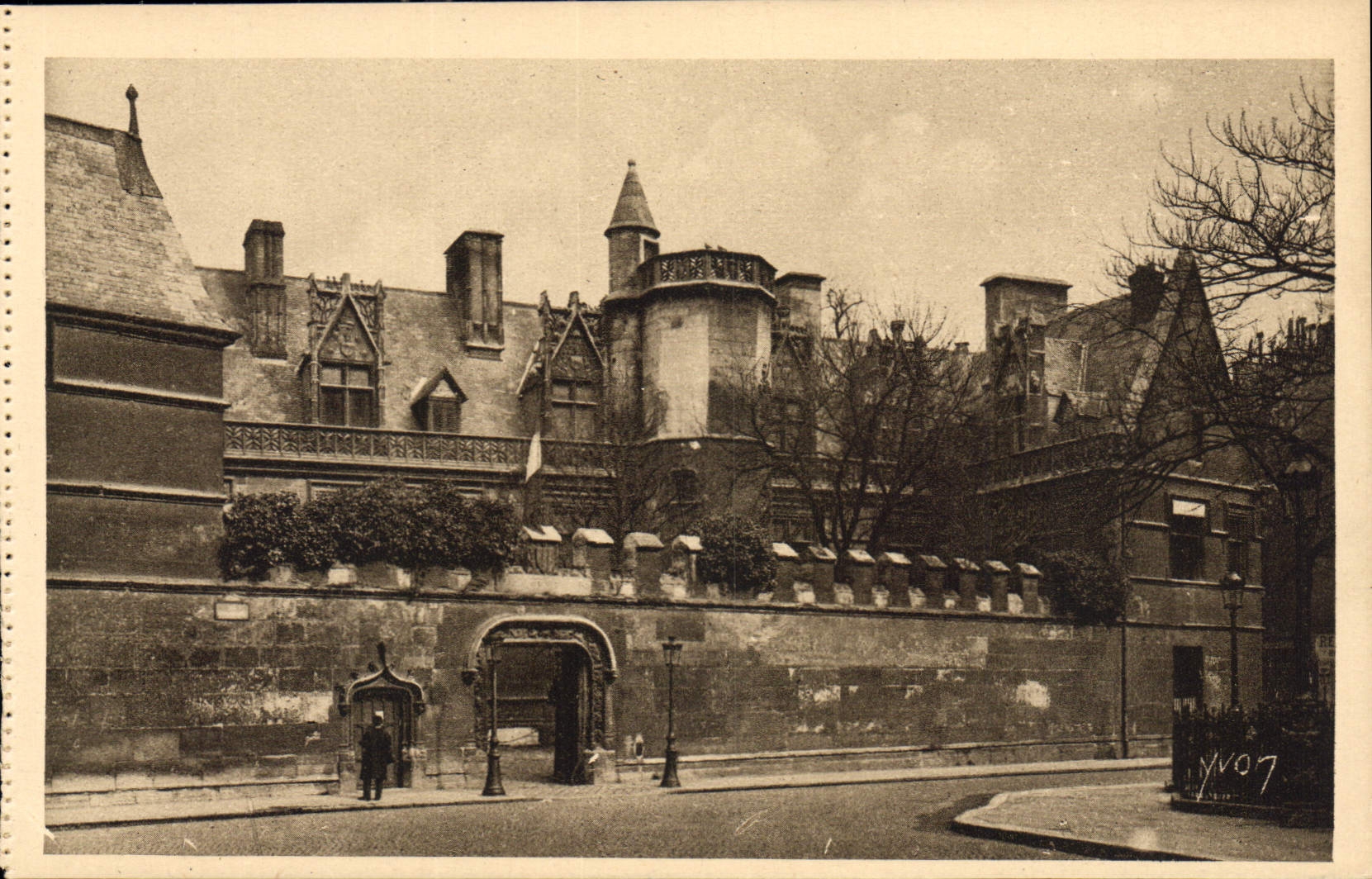 CPA Paris en flanant Le Musee de cluny 