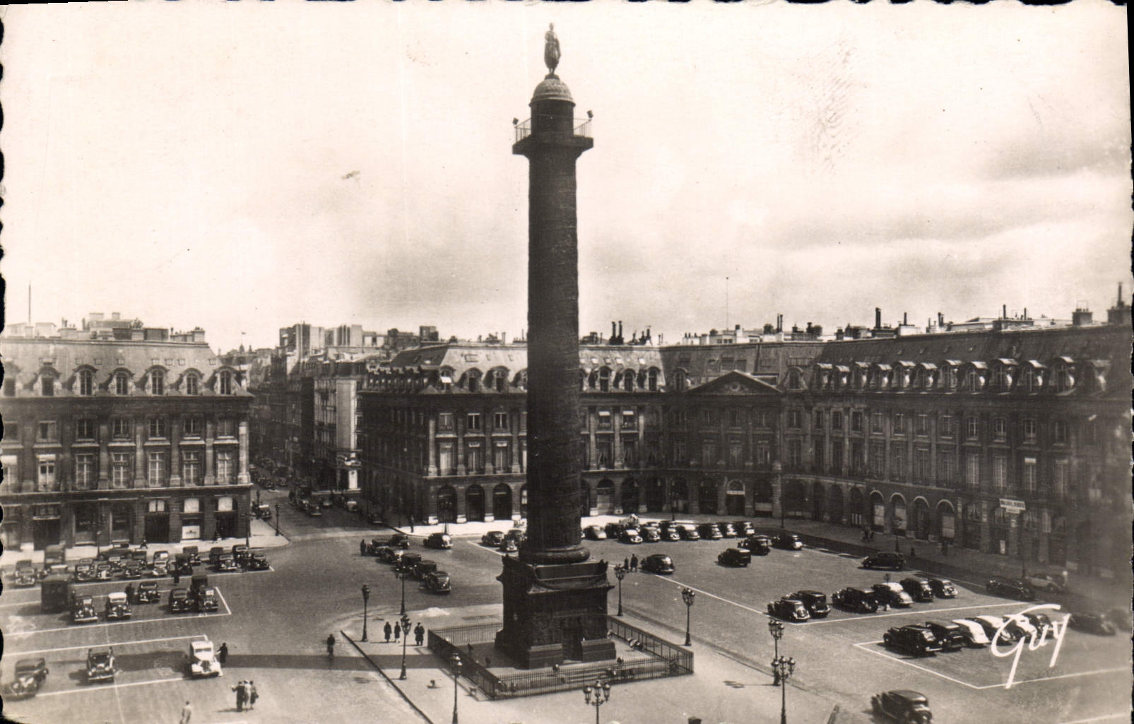 CPA Paris et ses Merveilles Place Vendome et colonne de la Grande Armee