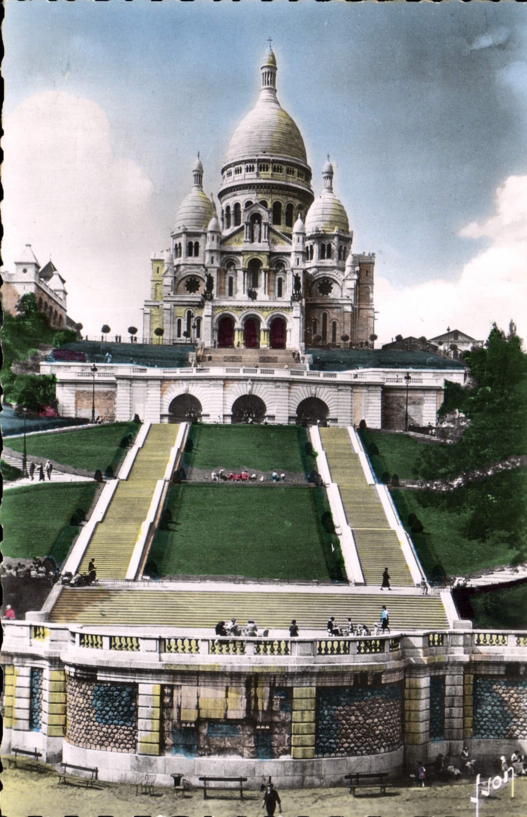 CPA Paris en flanant Basilique du Sacre Coeur et l'escalier monumental