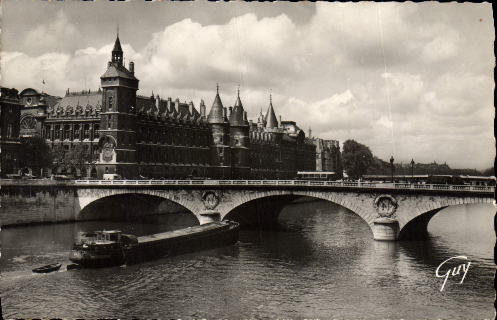 CPA Paris La Seine le pont au change et le palais de justice