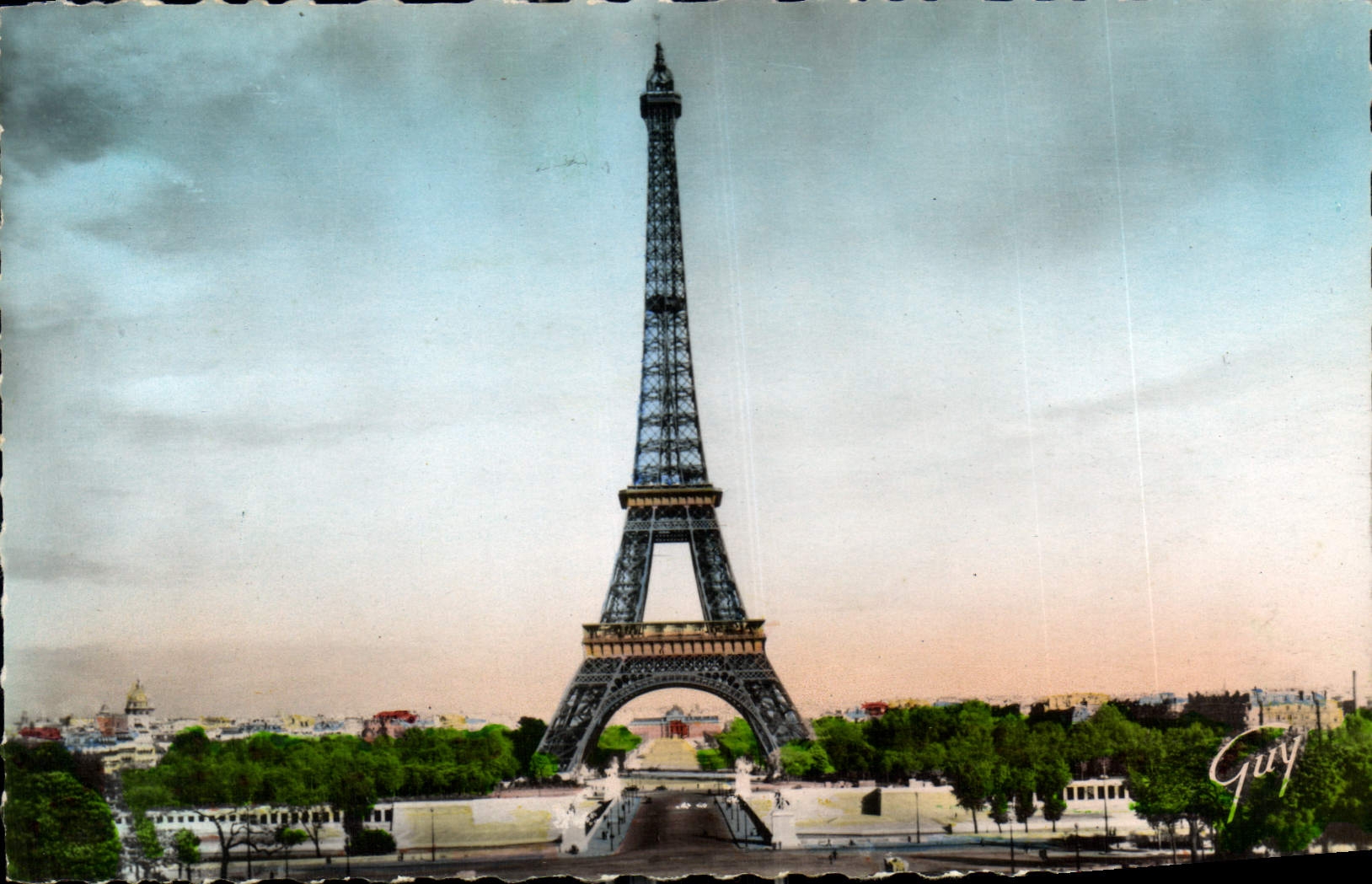 CPA Paris La Tour Eiffel vue du palais de Chaillot