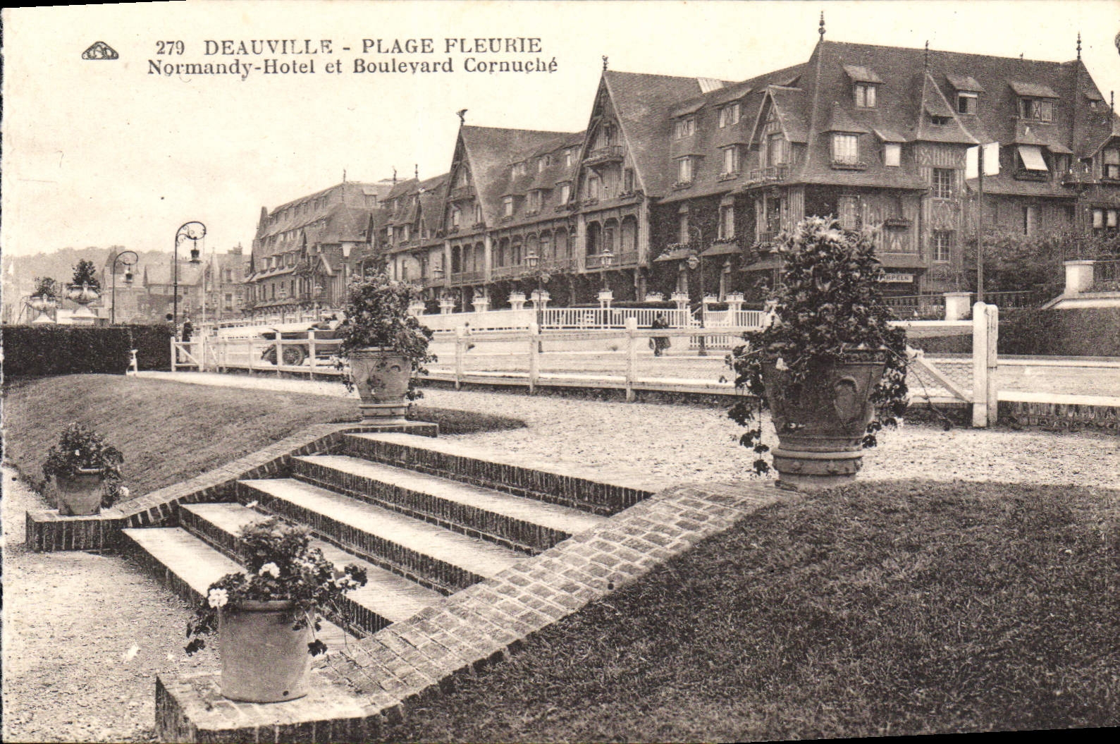 CPA Deauville Plage Fleurie Normandy Hotel et Boulevard Cornuche