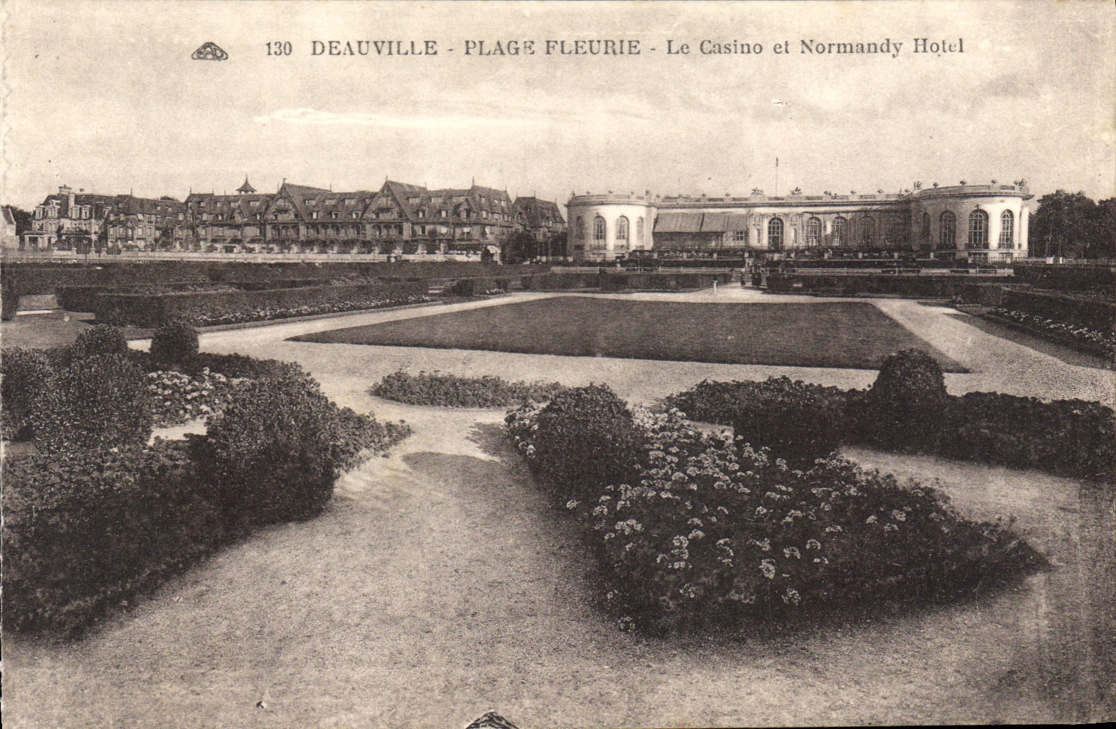 CPA Deauville Plage Fleurie Le Casino et Normandy Hotel