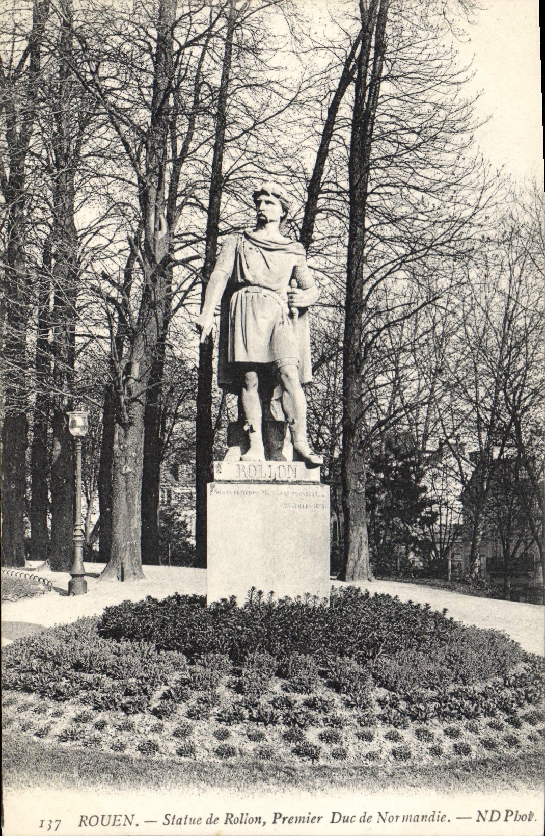CPA Rouen Statue de Rollon Premier Duc de Normandie 