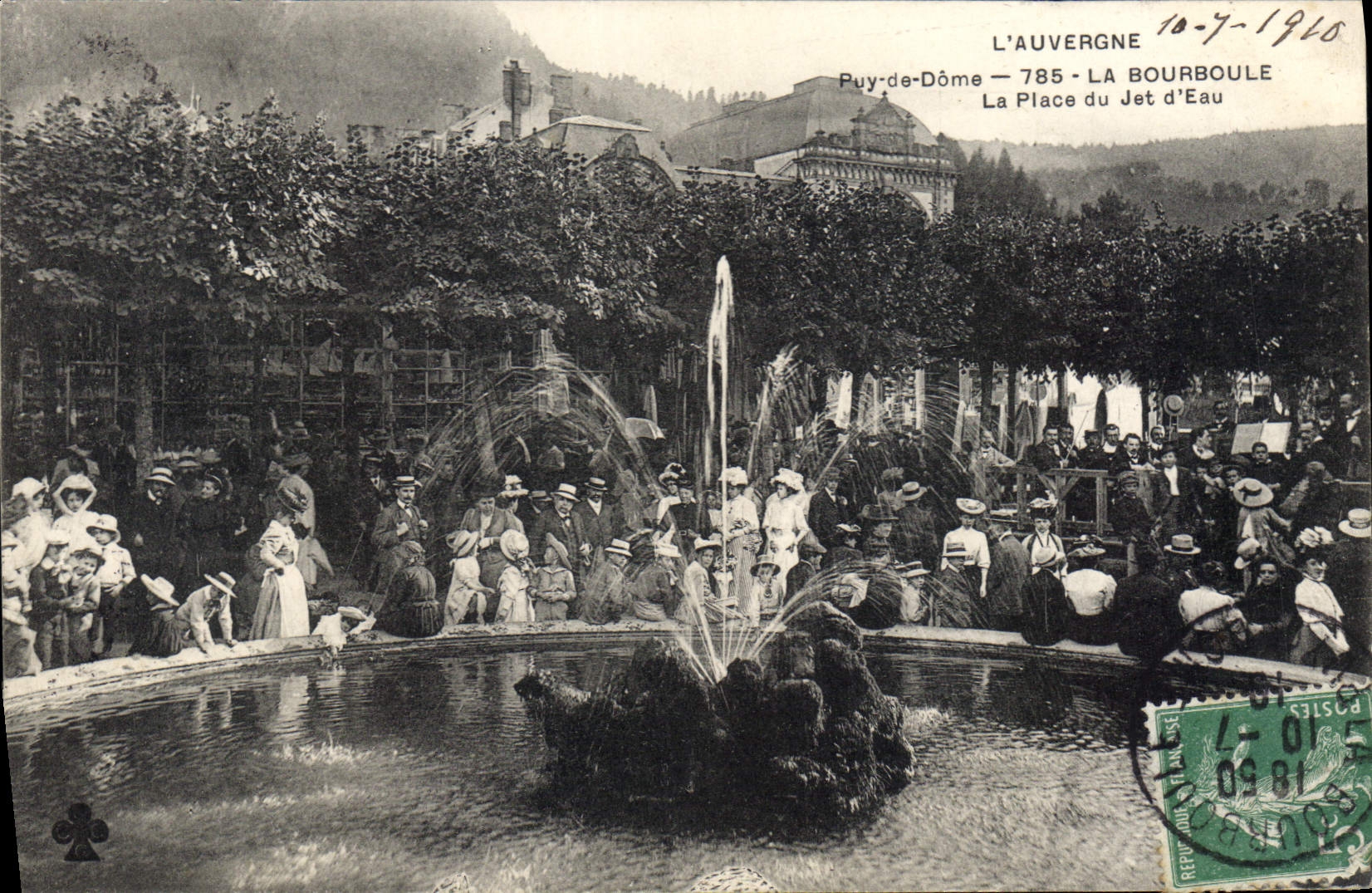 CPA L'Auvergne Puy de Dome La Bourboule La Place du Jet d'Eau