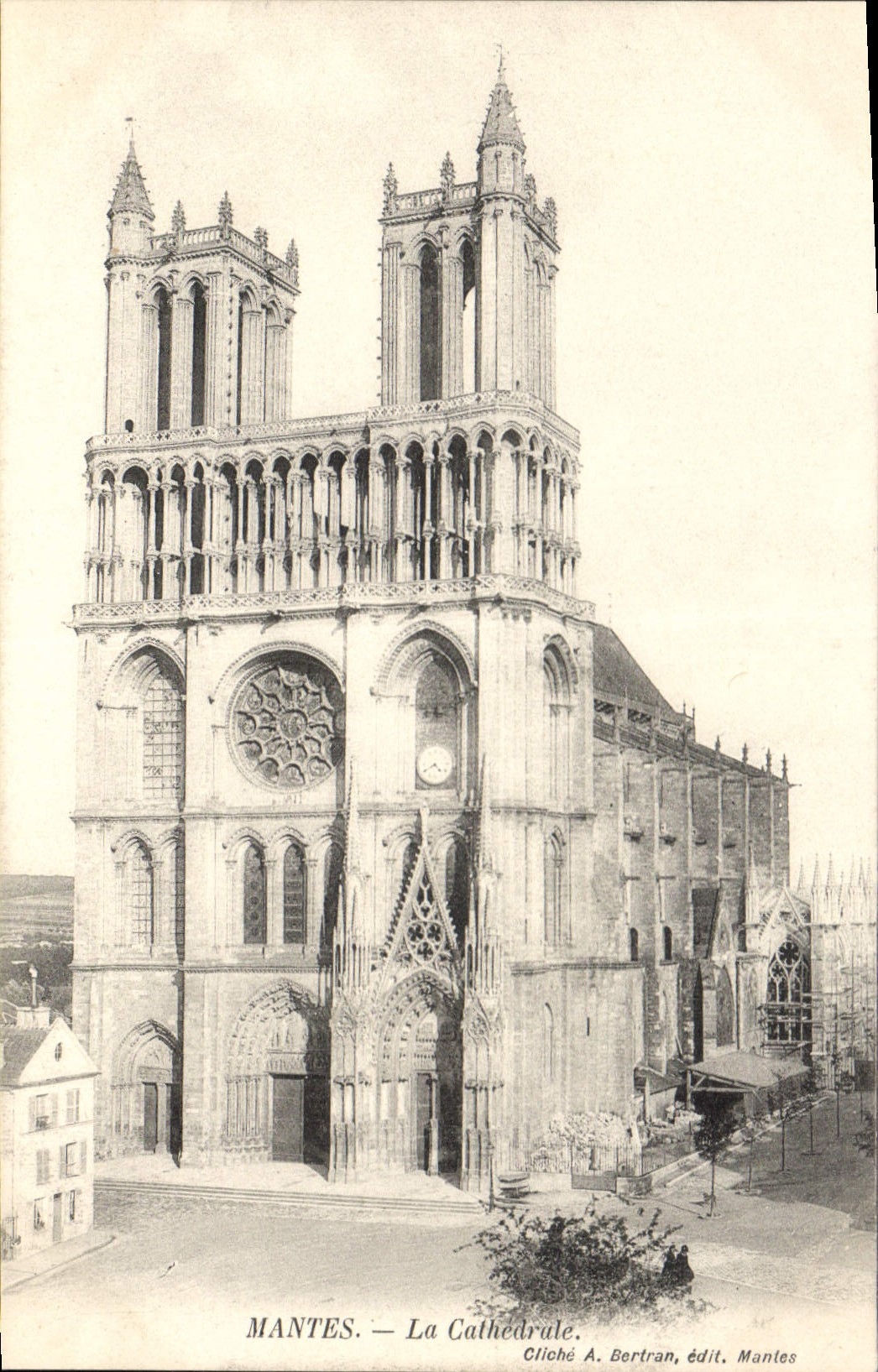 CPA Mantes La Cathedrale 