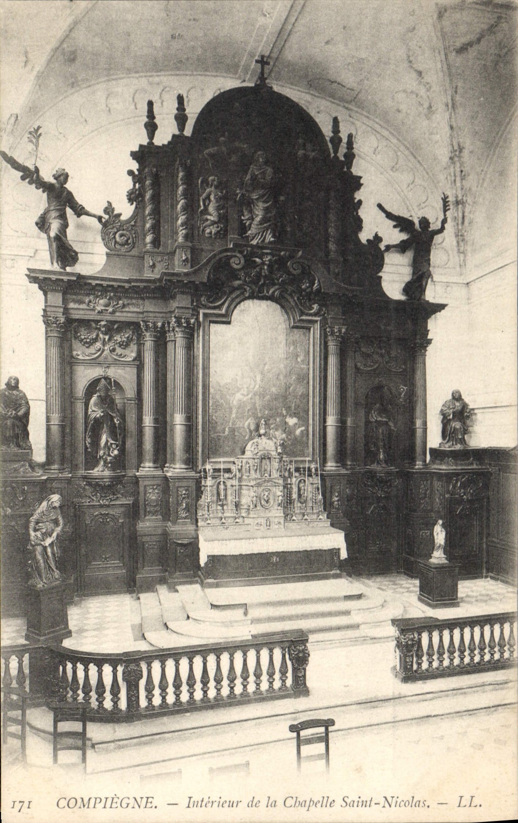 CPA Compiegne Interieur de la Chapelle Saint Nicolas 