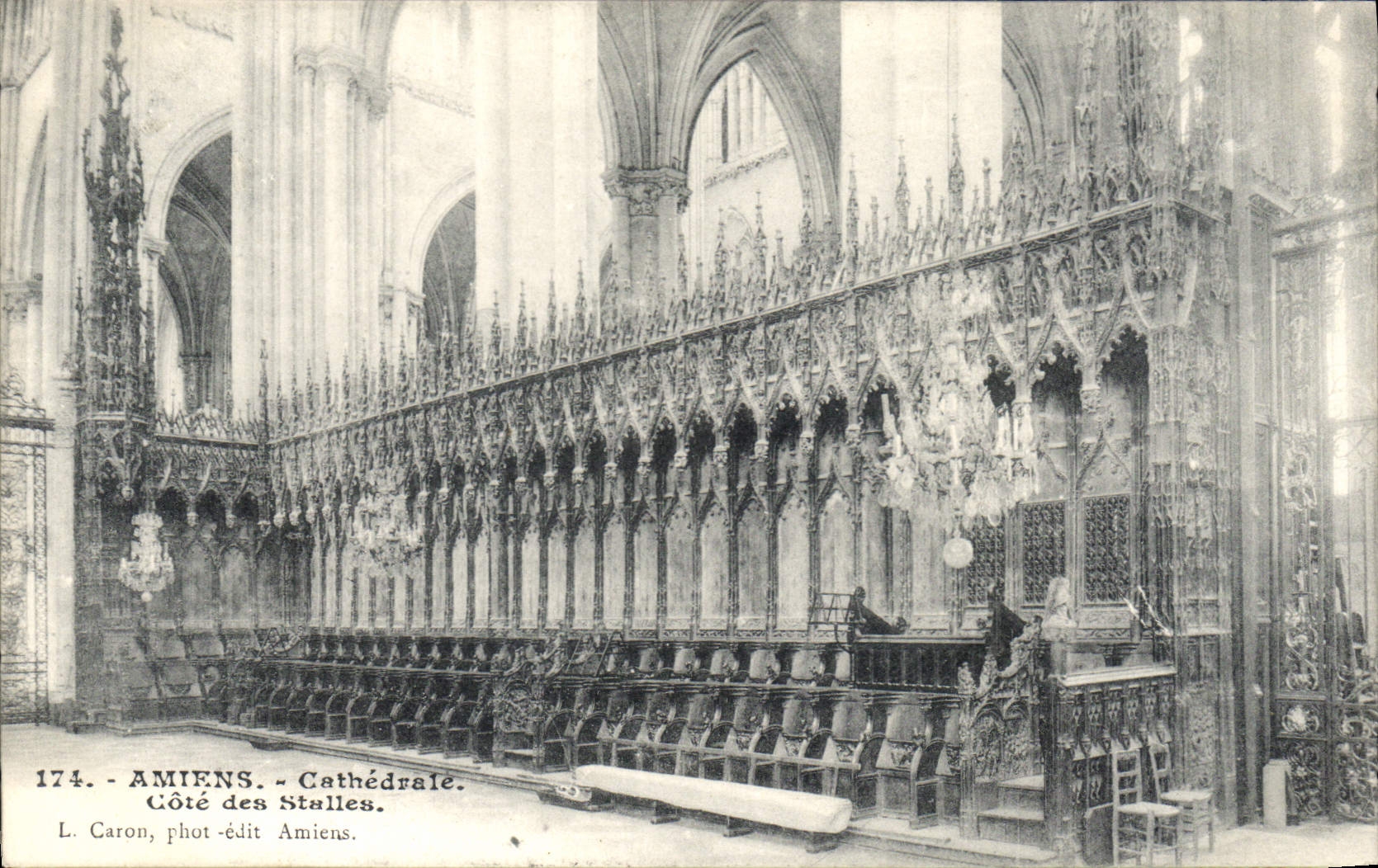 CPA Amiens Cathedrale Cote des Stalles 