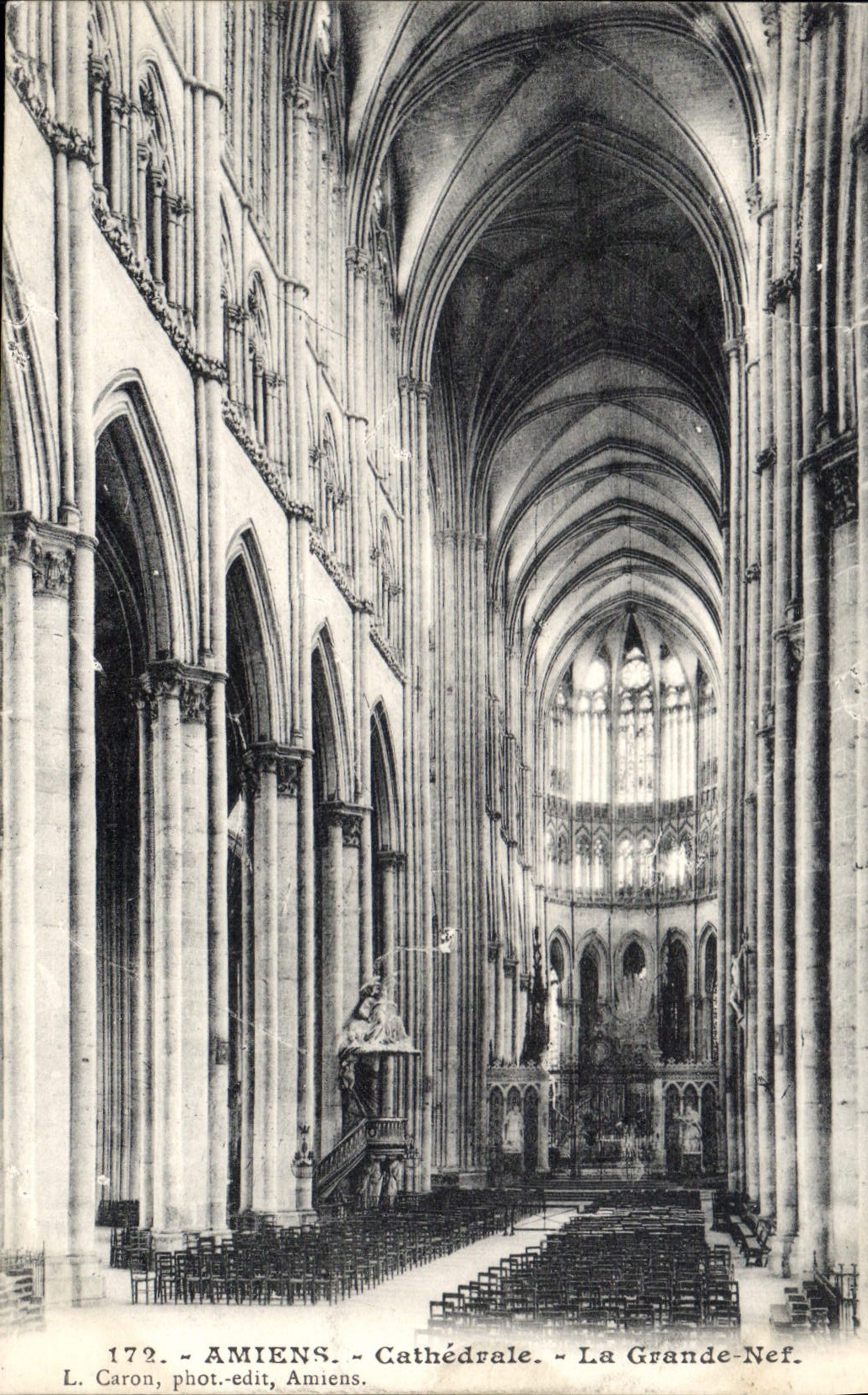 CPA Amiens Cathedrale La Grande Nef 
