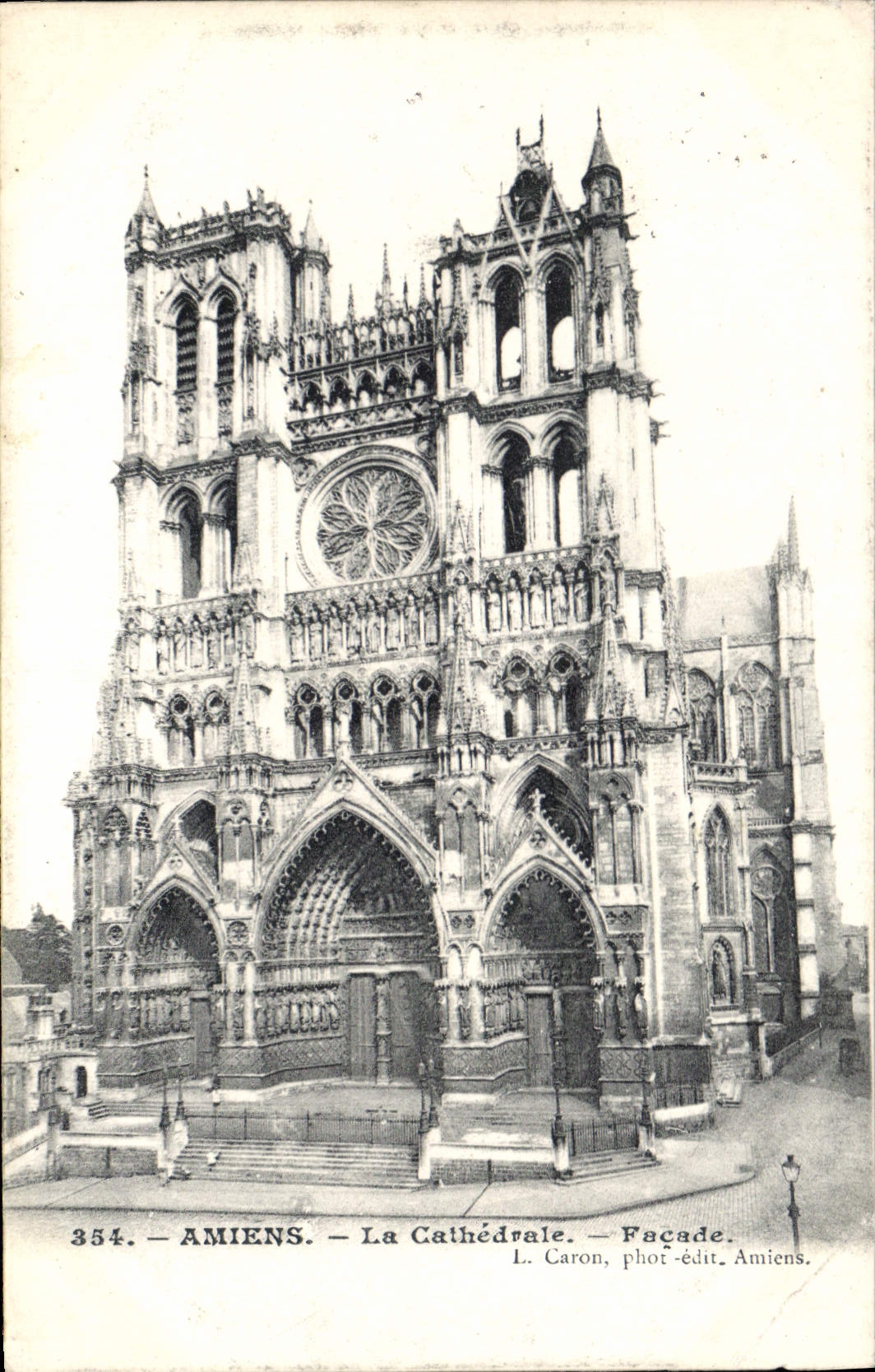 CPA Amiens La Cathedrale Facade