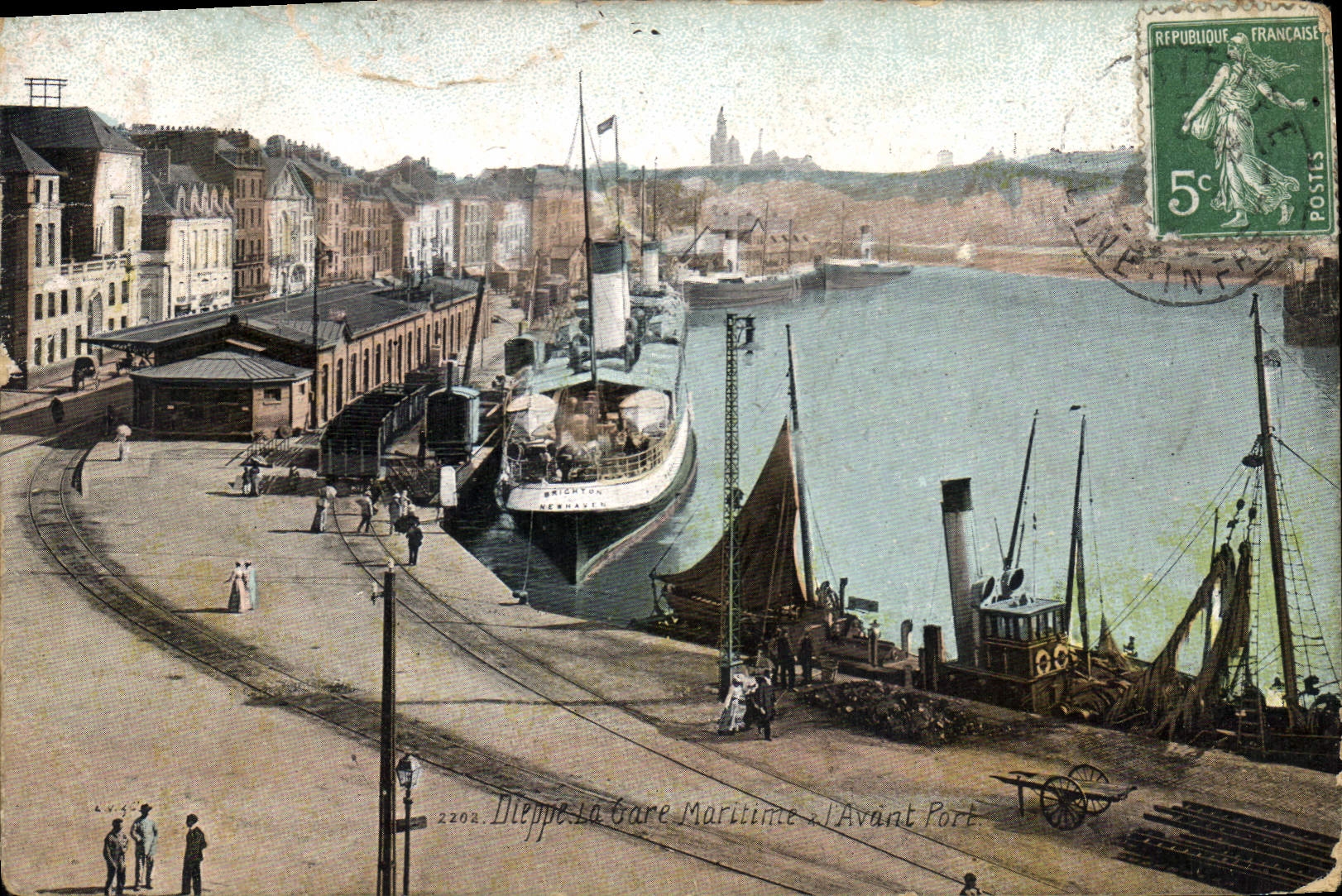 CPA Dieppe La Gare Maritime l'Avant Port 