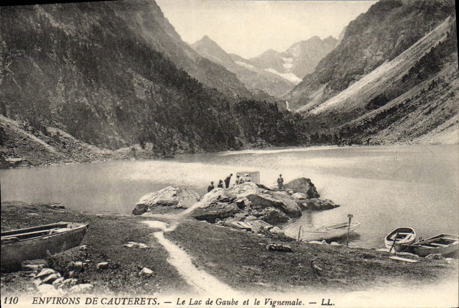 CPA Environs de Cauterets Le Lac de Gaube et le Vignemale 