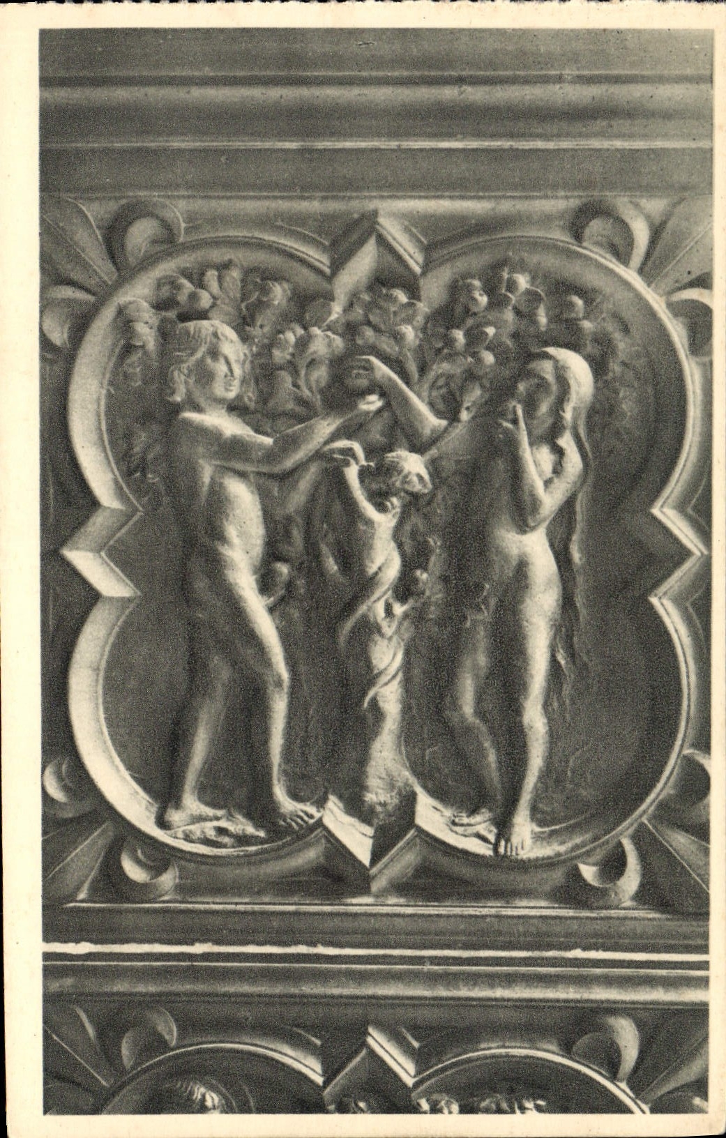 CPA Paris La Sainte Chapelle Portail de la Chapelle haute Le Peche Originel