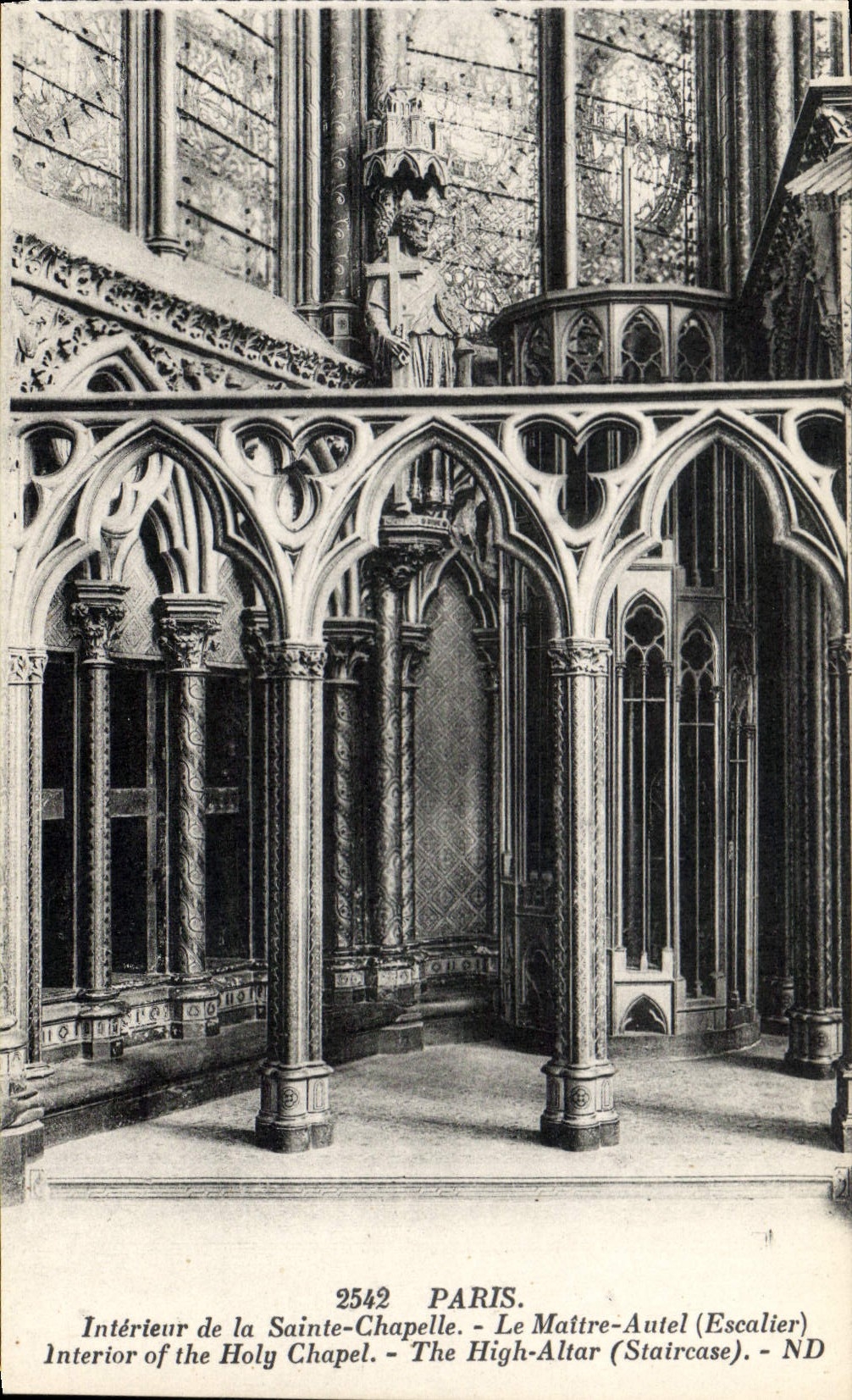 CPA Paris Interieur de la Sainte Chapelle Le Matre Autel Escalier 