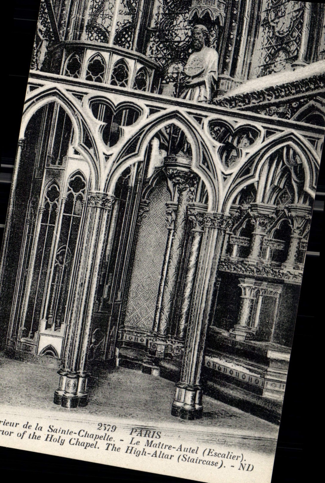 CPA Paris Interieur de la Sainte Chapelle La Maitre Autel Escalier 