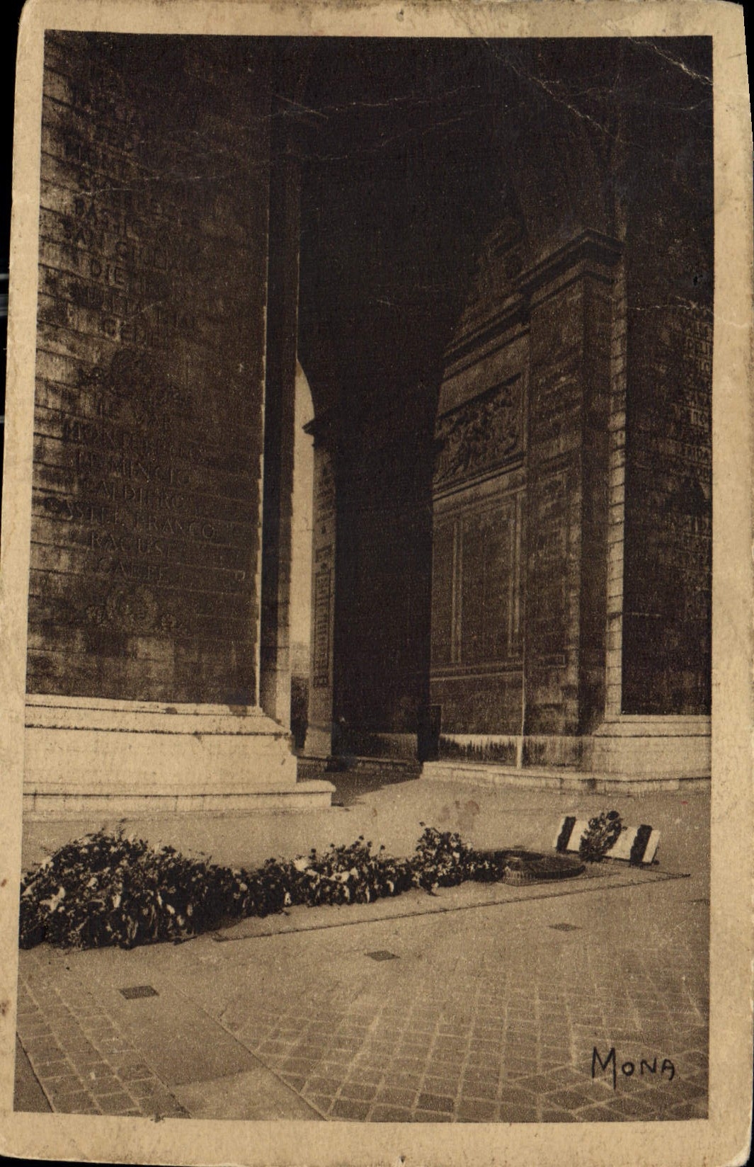 CPA Paris La Tombe du Soldat Inconnu Sous l'Arc de Triomphe 