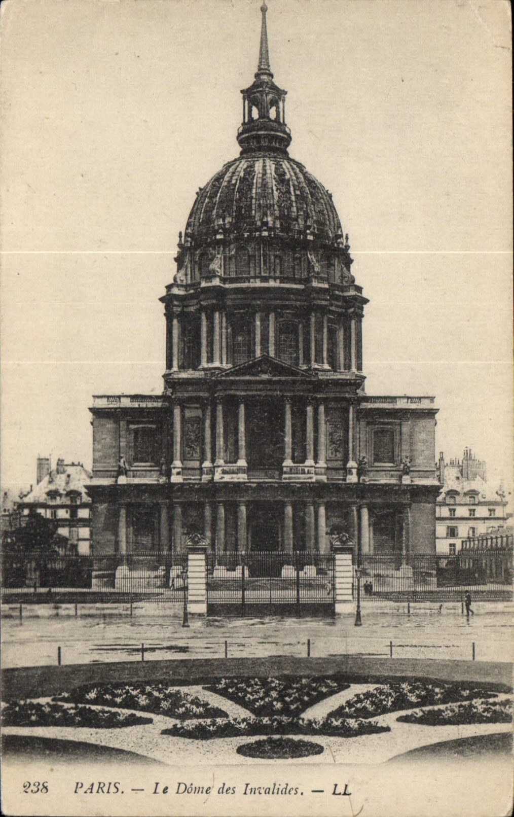 CPA Paris Le Dome des Invalides 