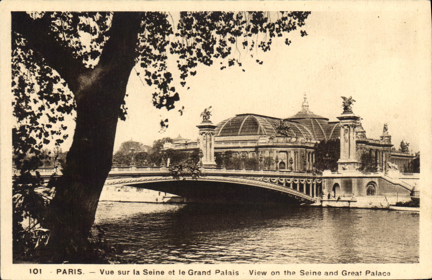 CPA Paris Vue sur la Seine et le Grand Palais 