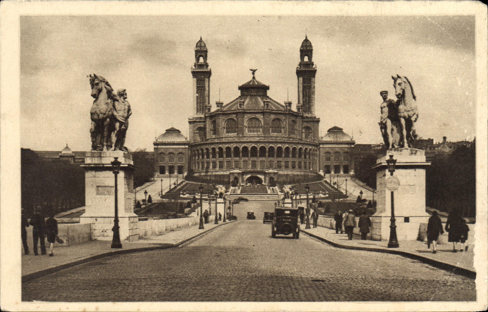 CPA Paris Le Pont D Iena et le Trocadero 