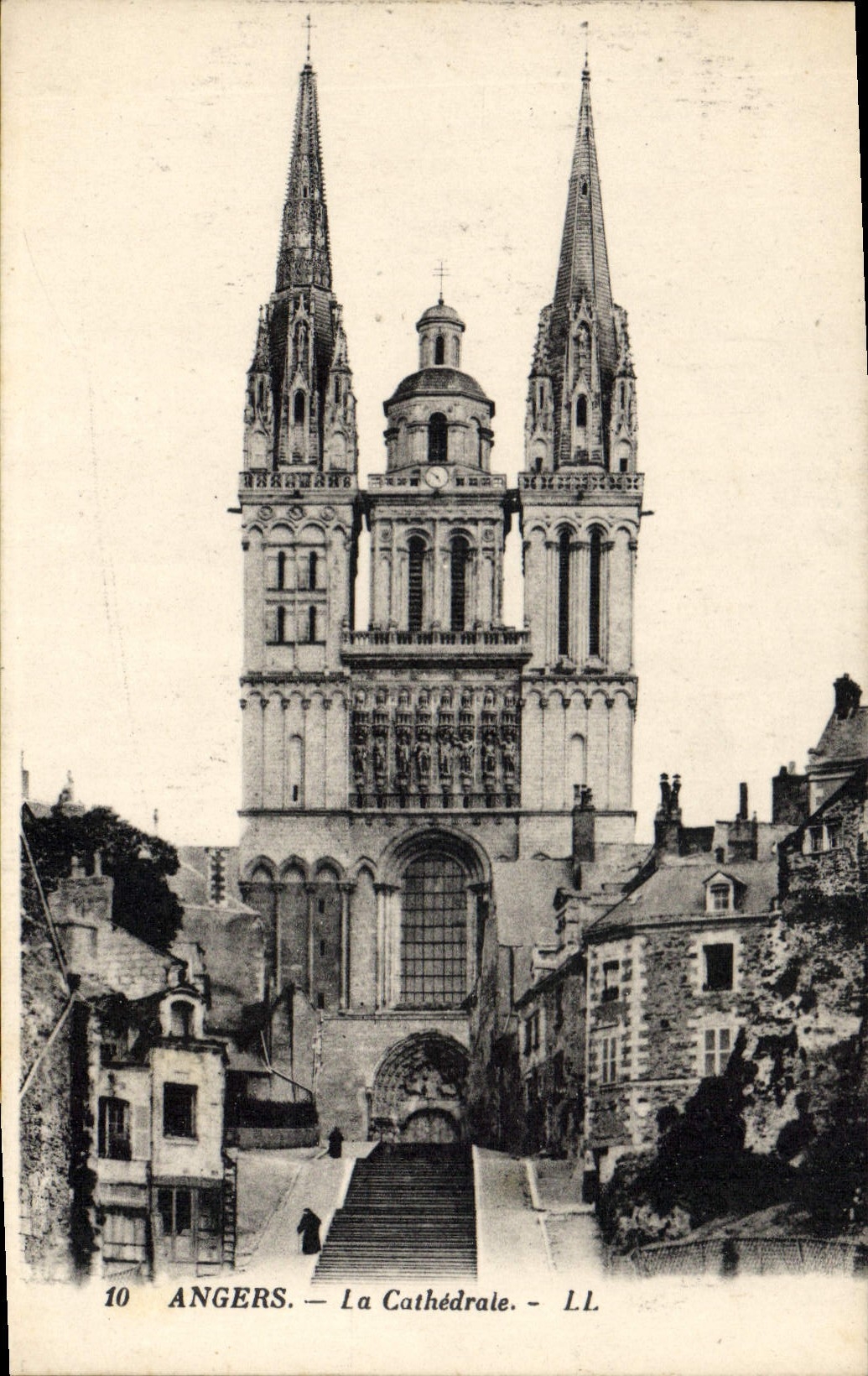 CPA Angers La Cathedrale 