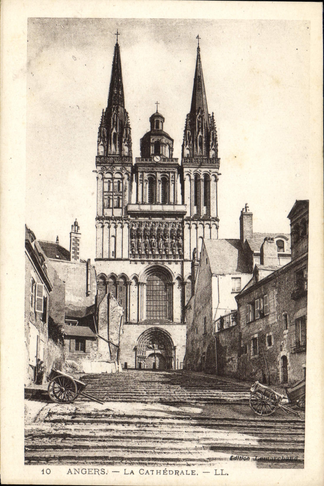 CPA Angers La Cathedrale 