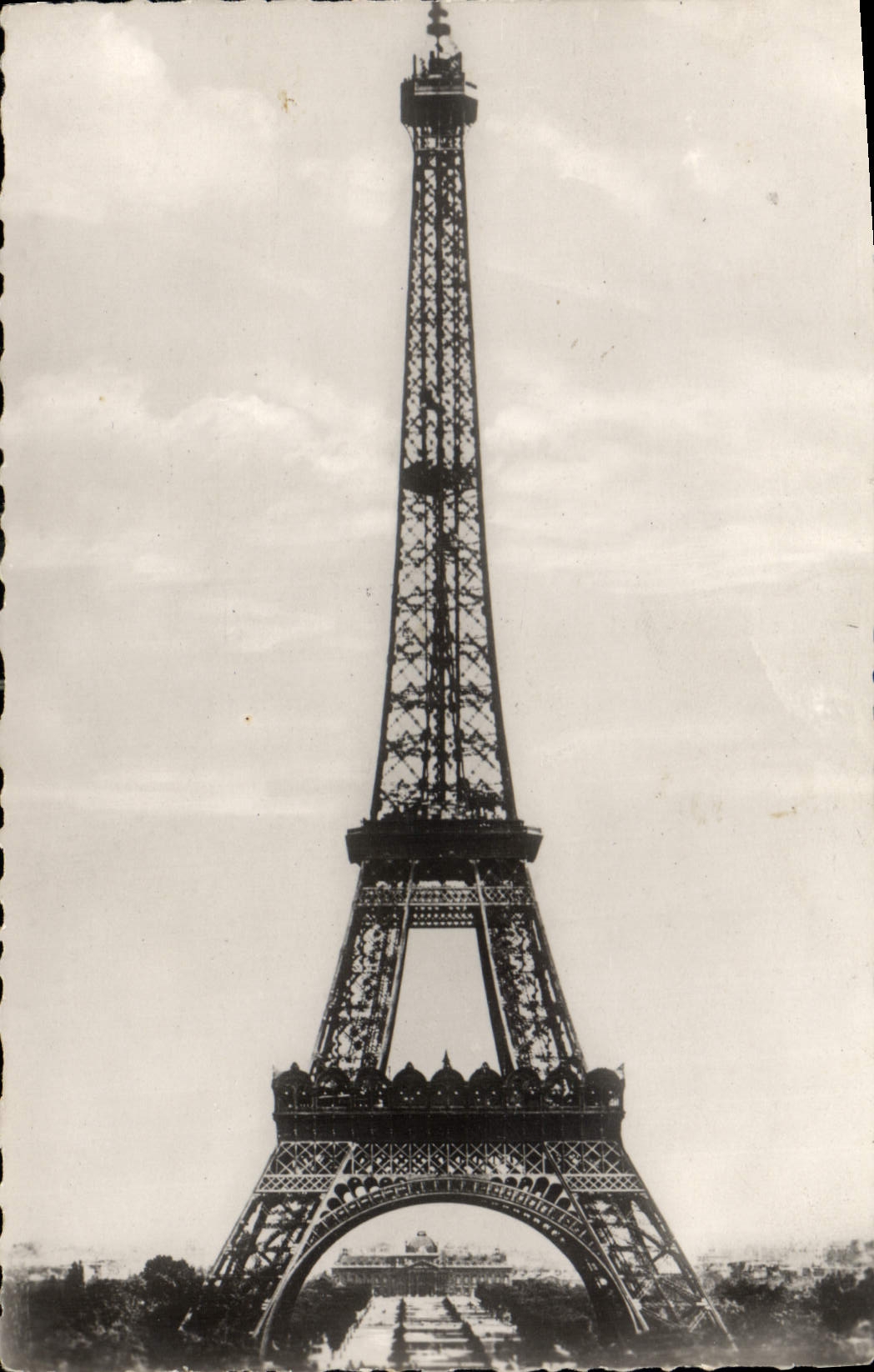 CPA Paris La Tour Eiffel 