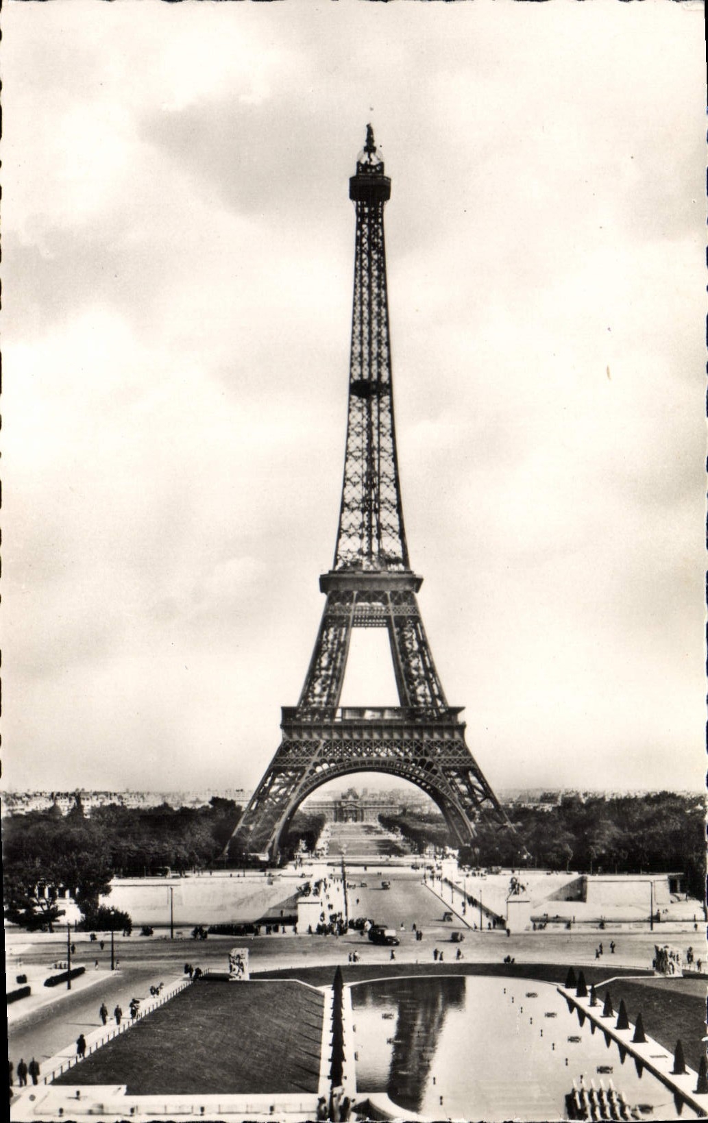 CPA Paris La Tour Eiffel 