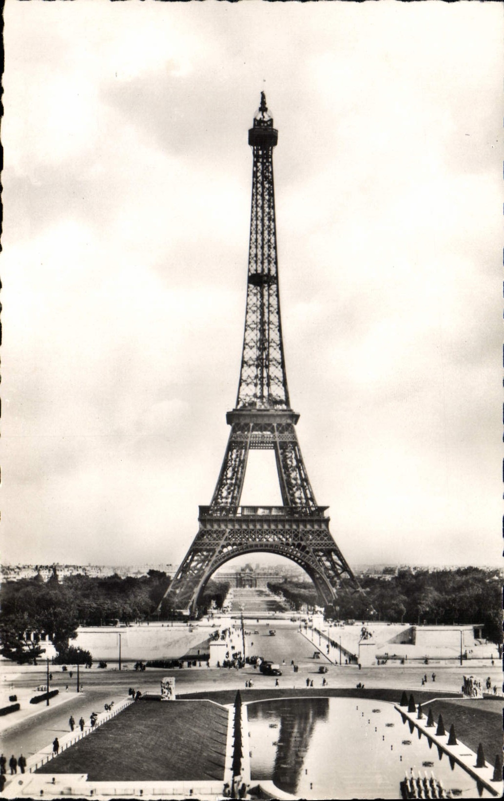 CPA Paris La Tour Eiffel 