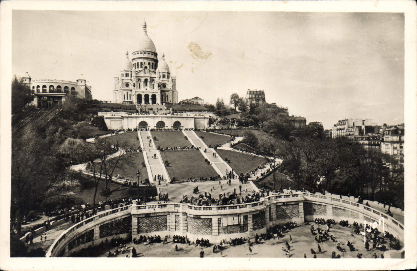 CPA Paris La Basilique du Sacre Coeur et l'escalier monumental