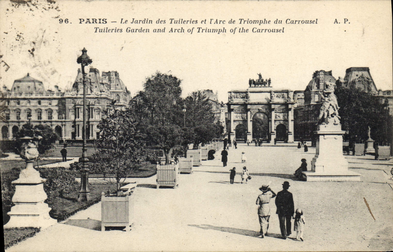 CPA Paris Le Jardin des Tuileries et l'Arc de Triomphe du Carrousel 