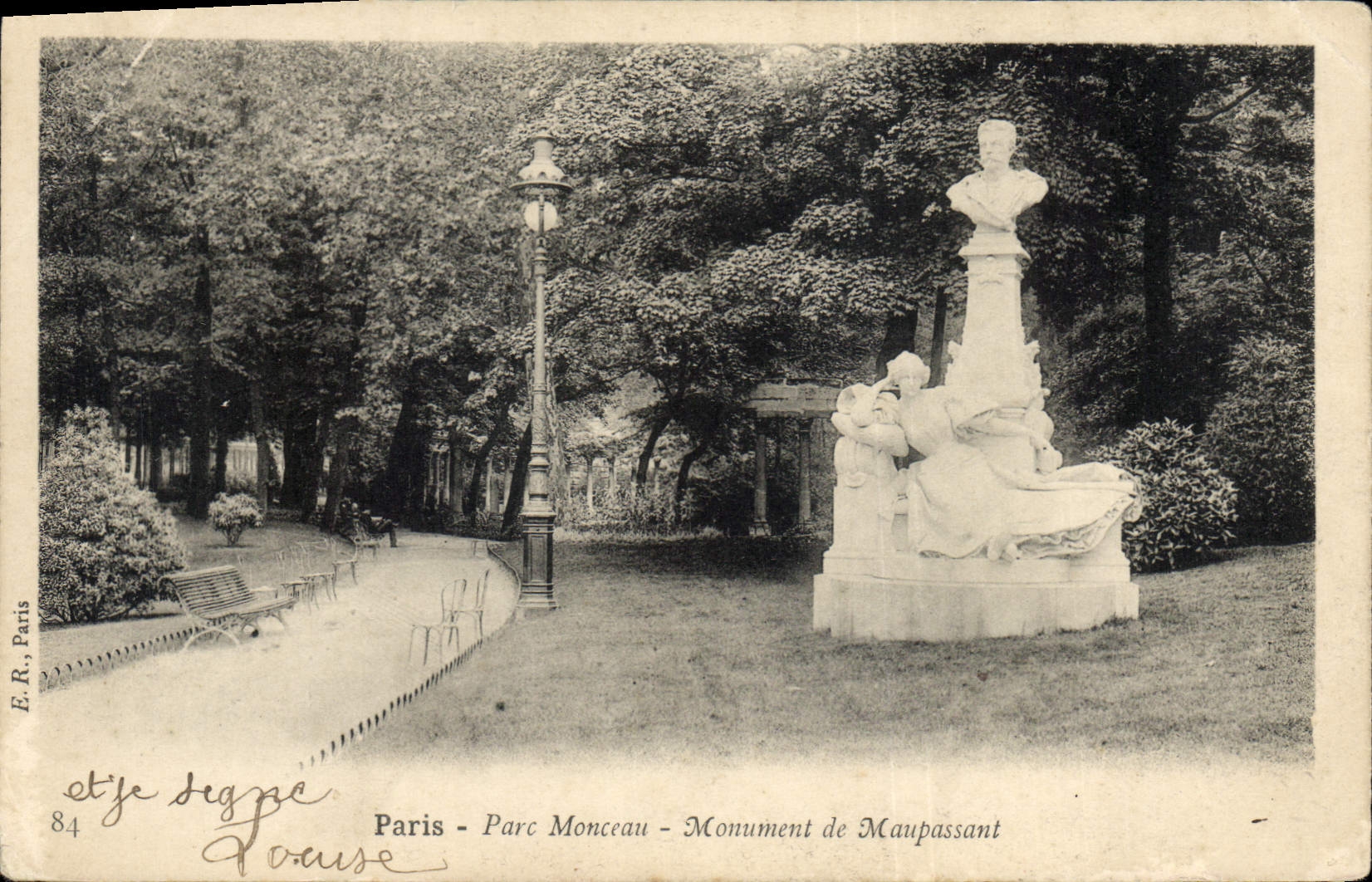 CPA Paris Parc Monceau Monument de Maupassant 