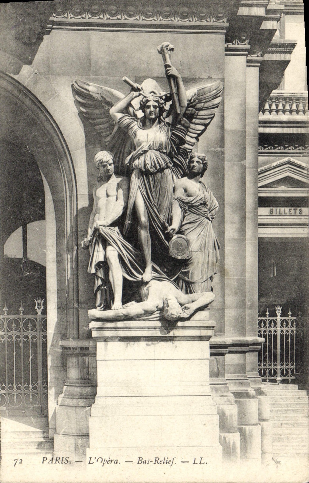 CPA Paris L'Opera Bas Relief 