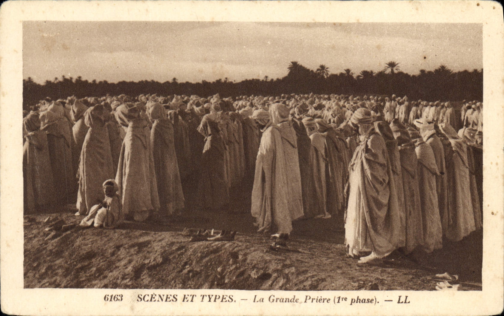 CPA Scenes et Types La Grande Priere