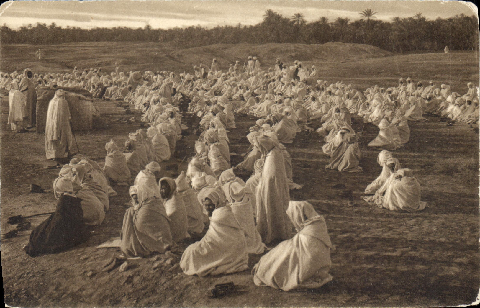 CPA Scenes Algeriennes La Grande Priere 