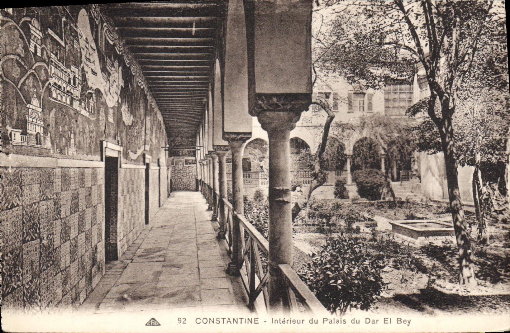 CPA Constantine Interieur du Palais du Dar el Bey