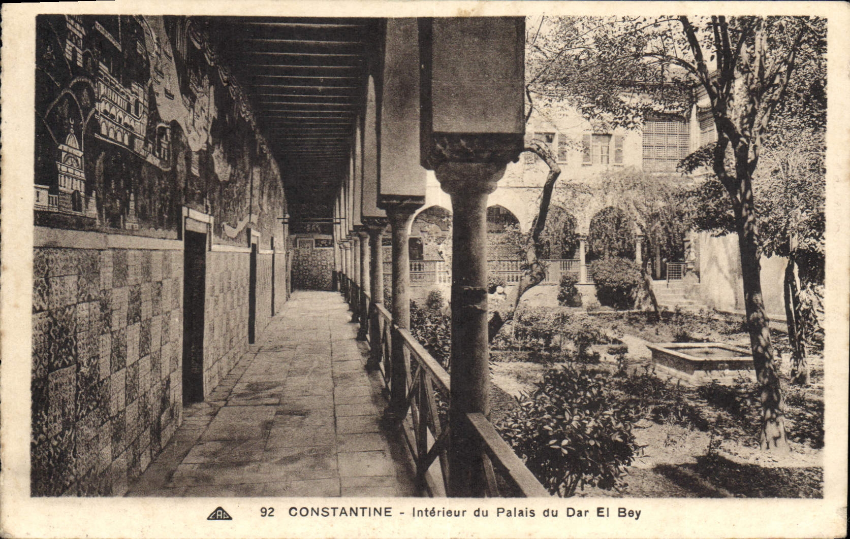 CPA Constantine Interieur du Palais du Dar El Bey 