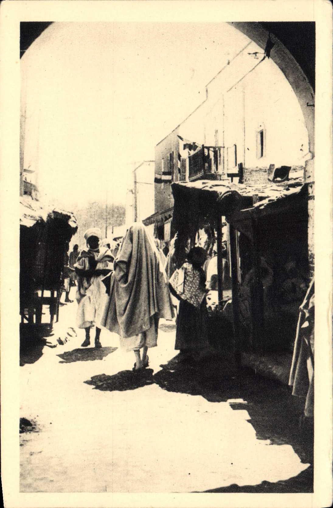 CPA Une Rue de Biskra 
