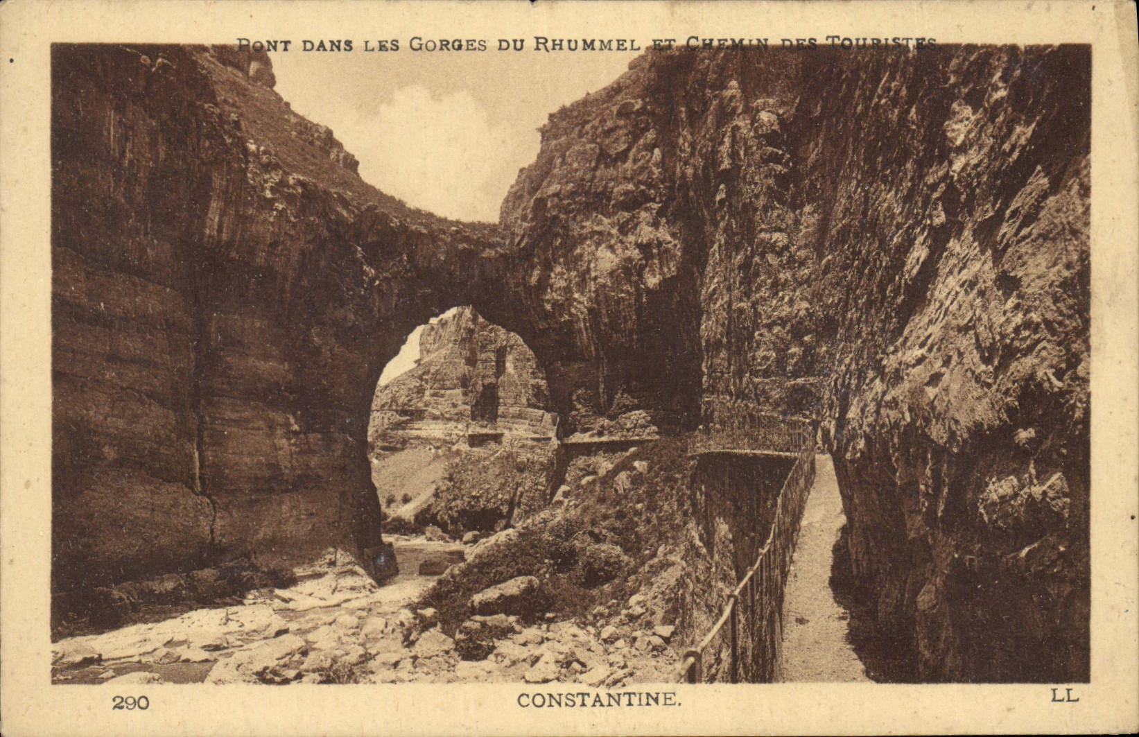 CPA Constantine Pont Dans Les Gorges et Chemin des Touristes 