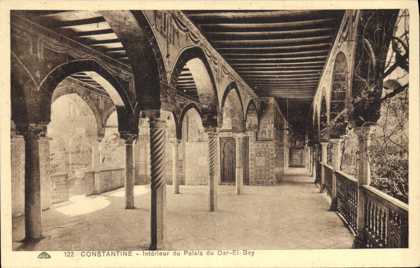 CPA Constantine Interieur du Palais du Dar El Bey 