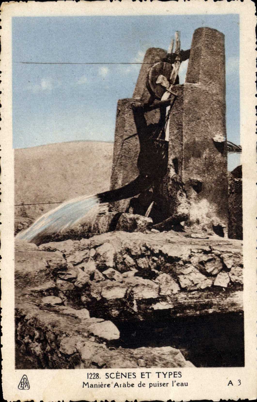 CPA Scenes et Types Maniere Arabe de puiser l'eau