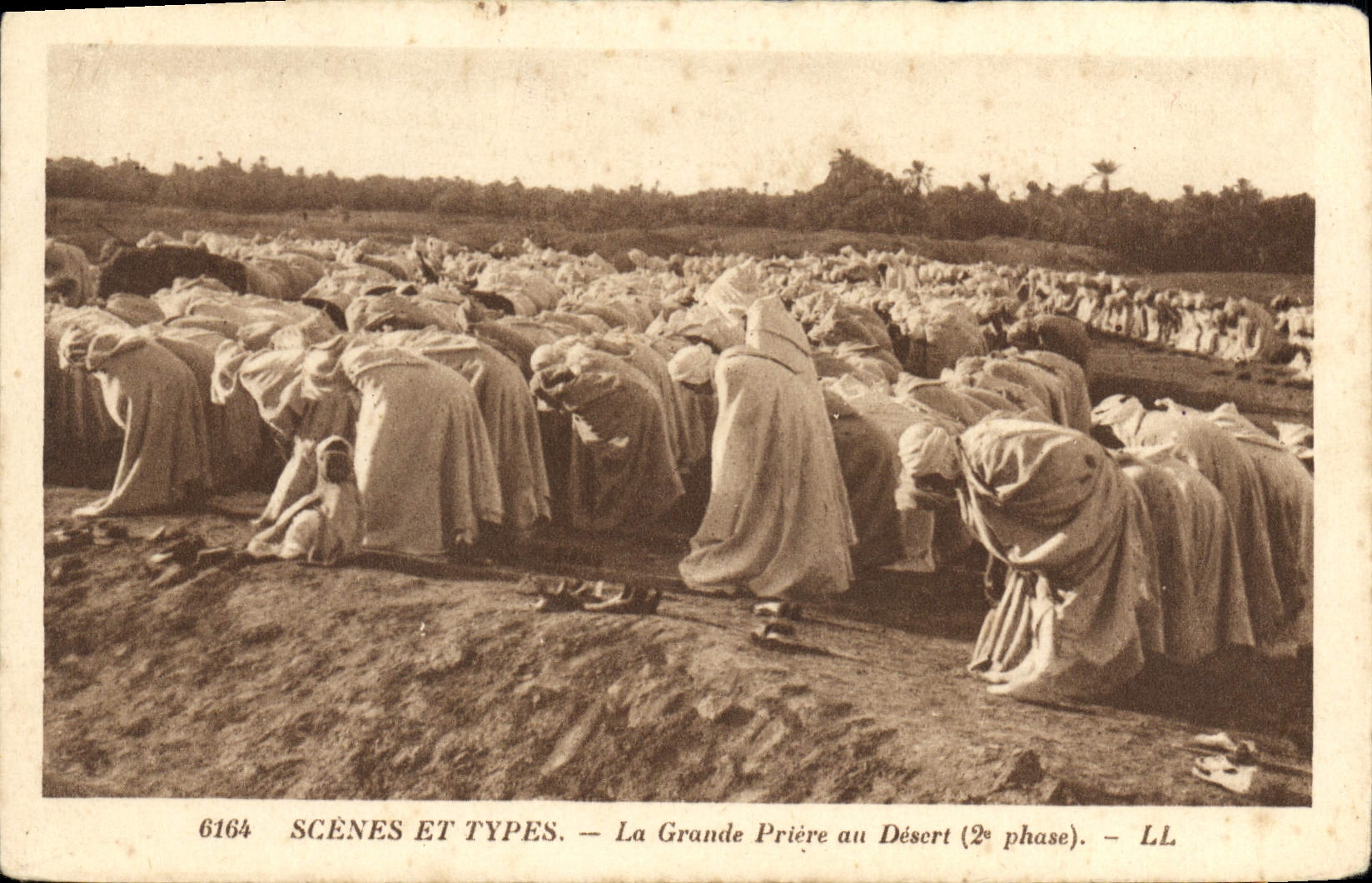 CPA Scenes et Types La Grande Prieure au Desert 