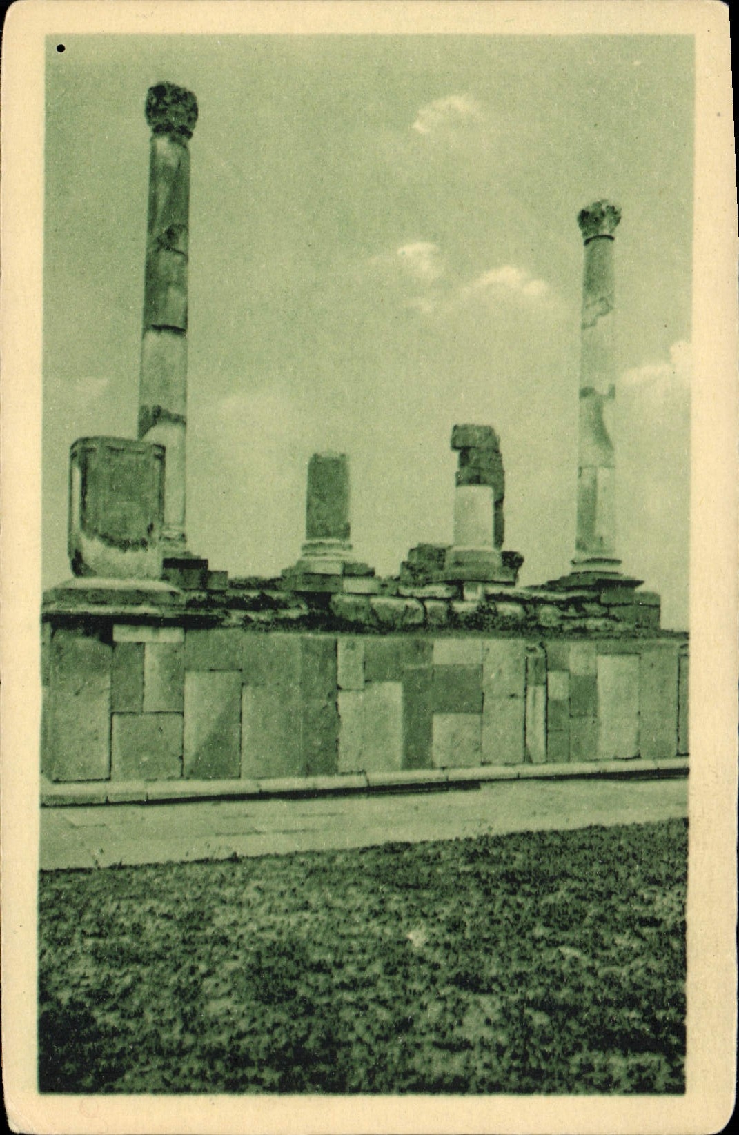 CPA Timgad Tribune aux barangues du Forum