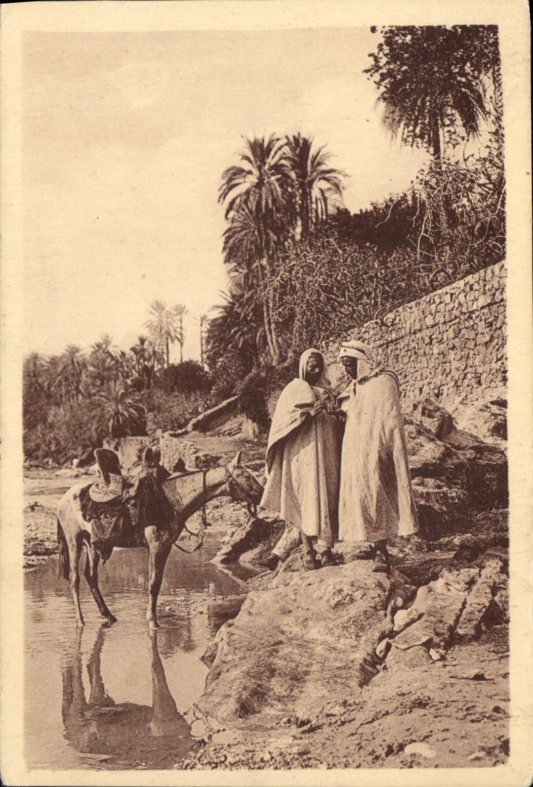 CPA Bou Saada Discussion interessee dans l'Oued