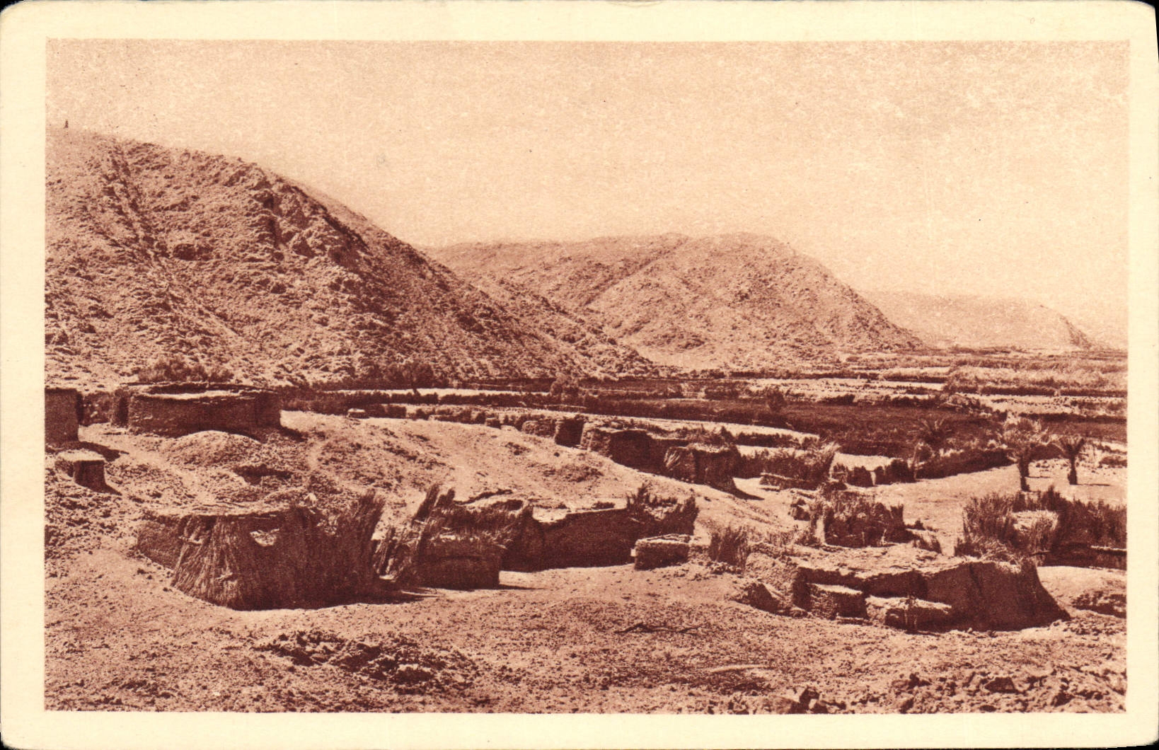 CPA L'Algerie Puits de Meniet sur la route de Ahaggar