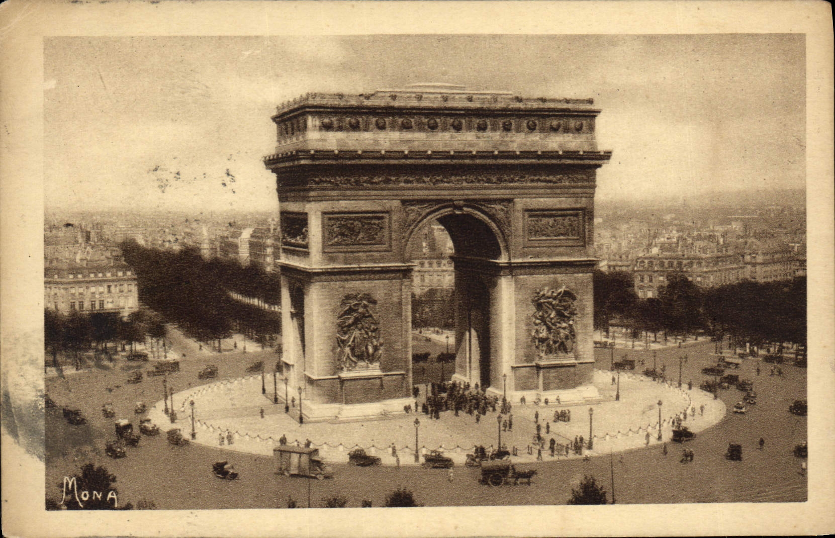 CPA Paris La Place de l'Etoile et l'Arc de Triomphe 