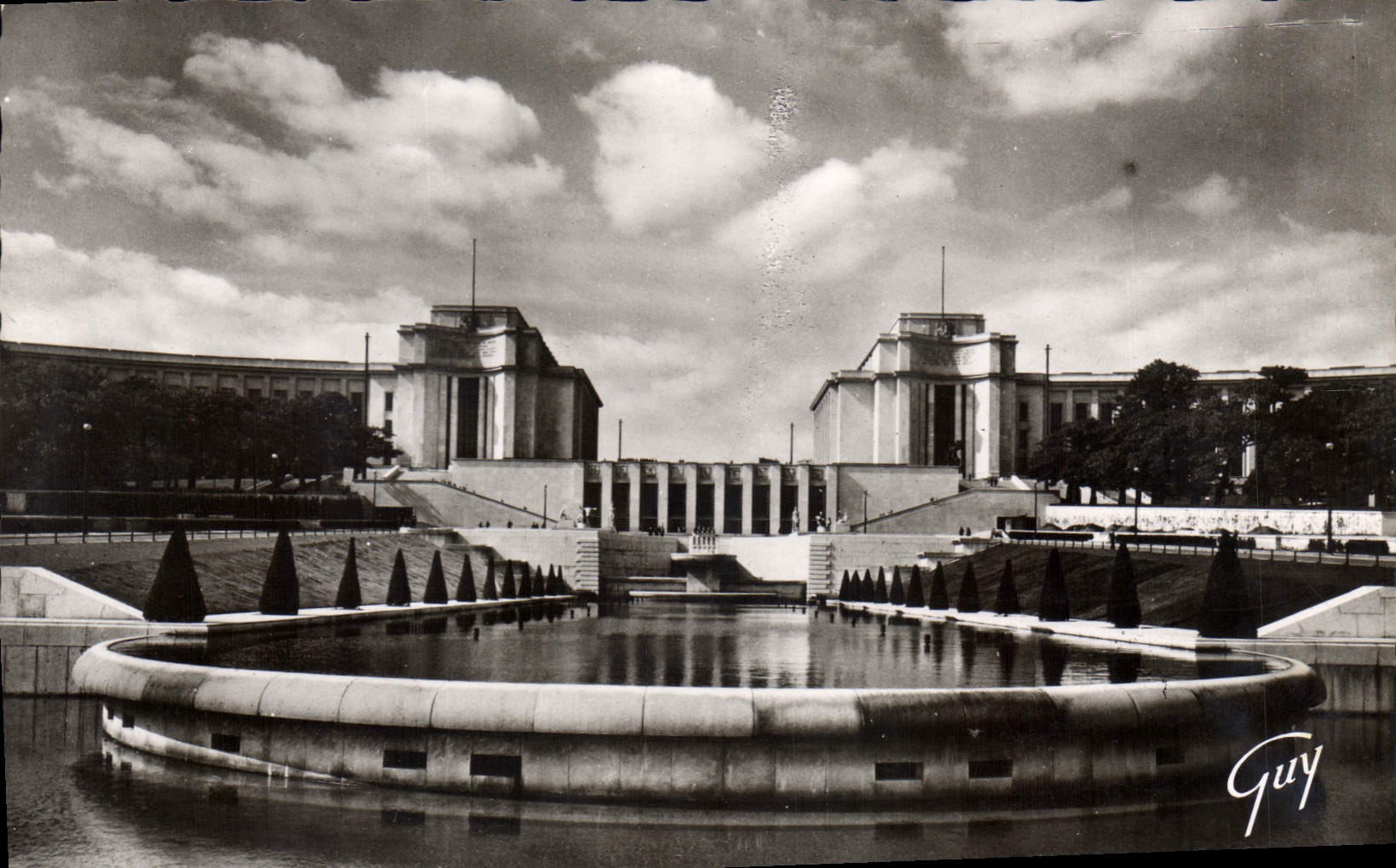 CPA Paris Le palais de Chaillor vu des jardins 