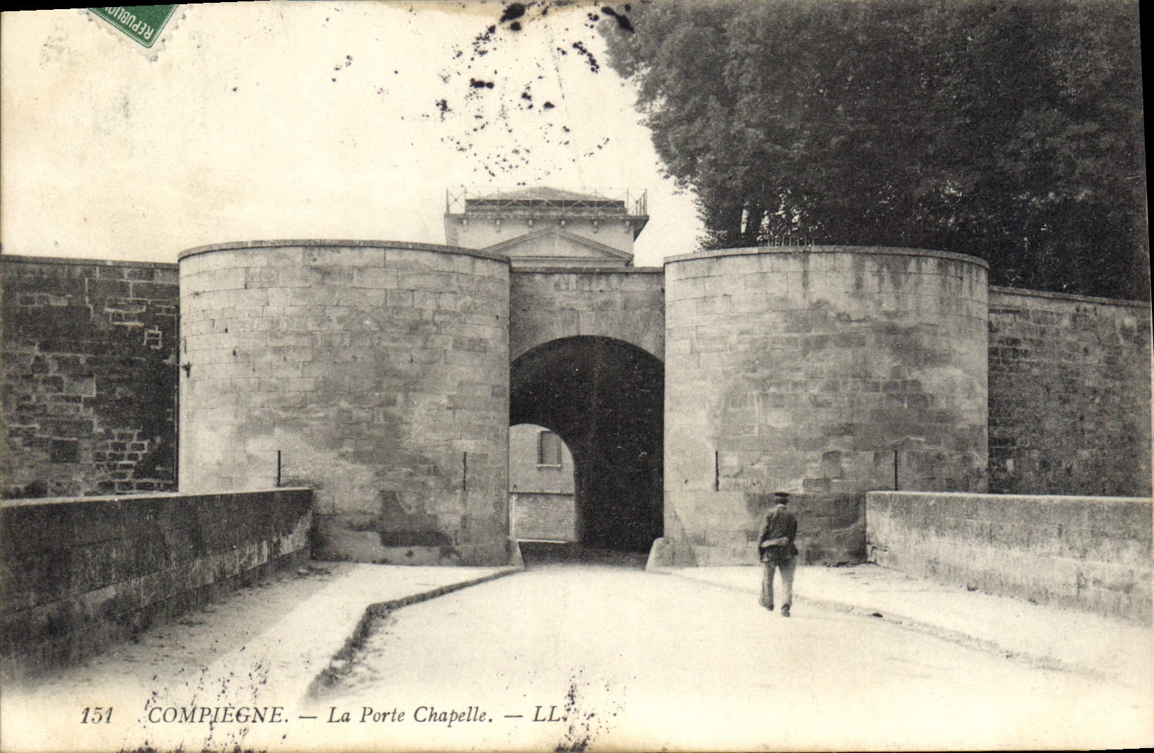 CPA Compiegne La Porte Chapelle 